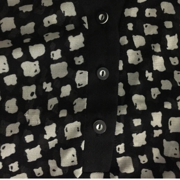 The Limited Semi-sheer V-Neck Tank - Picture 3 of 6